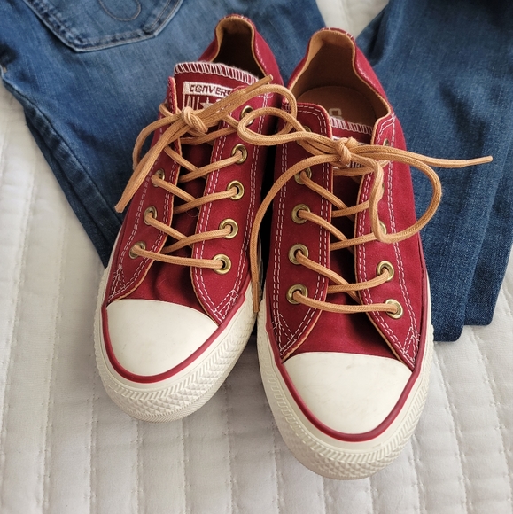 Red Converse (like new) - Picture 1 of 2